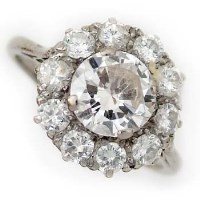 Lot 466 - Diamond cluster ring on white gold mount