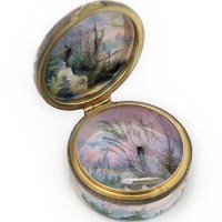 Lot 477 - Enamel pill or snuff box