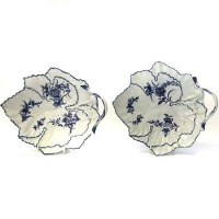 Lot 565 - Pair of Worcester leaf dished