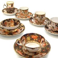 Lot 617 - Six Crown Derby Imari cups and saucers