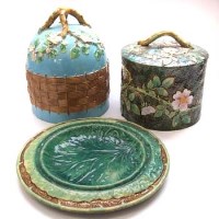 Lot 629 - Three pieces of George Jones Majolica