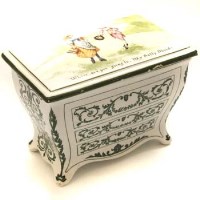 Lot 650 - Royal Doulton Huntley Palmers biscuit tin