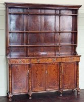 Lot 729 - Victorian dresser