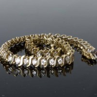 Lot 310 - Diamond bracelet