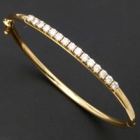 Lot 319 - 18ct gold diamond bangle, approximately 1ct