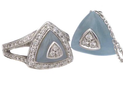 Lot 332 - An 18ct gold jade and diamond suite by Mauboussin