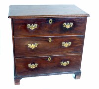 Lot 632 - George III chest of drawers