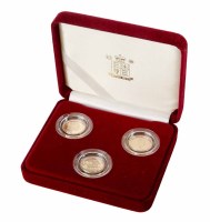 Lot 9 - Boxed proof set of 3 proof half sovereigns of Queen Elizabeth II