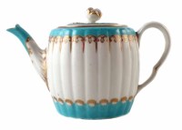 Lot 128 - Worcester tea pot.
