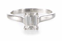 Lot 326 - A diamond solitaire platinum ring
