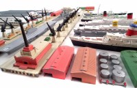 Lot 39 - A collection of Triang Minic ships