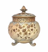 Lot 109 - Grainger Worcester potpourri vase, decorated with