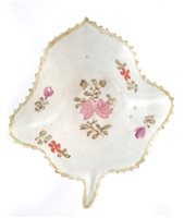 Lot 142 - Lowestoft poly-chrome leaf shaped dish