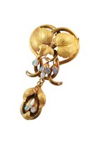 Lot 393 - Victorian yellow gold opal and diamond tubular scroll drop brooch