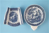Lot 91 - Caughley asparagus server and a strainer