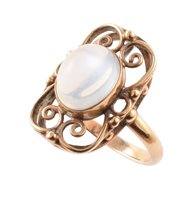 Lot 395 - Moonstone solitaire yellow gold ring