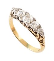 Lot 400 - Diamond 5-stone boat head 18ct gold ring