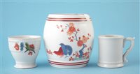 Lot 169 - Meissen preserve pot base, an egg cup and a miniature tankard.